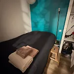 Beautiful 2-Room Apartment In Paris\'S Batignolles District